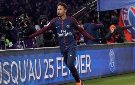  巴黎圣日耳曼客场逆转击败里昂，积分榜领跑优势扩大  