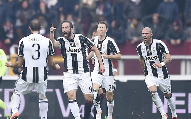  甘冈队长袖标激励全队，迸发超强战斗力保不败