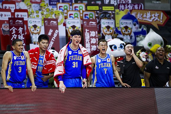  云达不来梅老帅运筹帷幄，临场换人收到奇效扳平比分